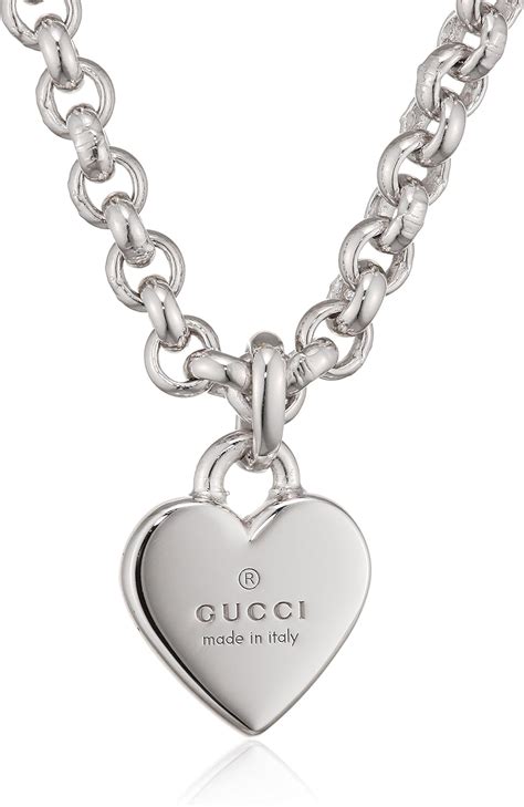 Trademark necklace with heart pendant 